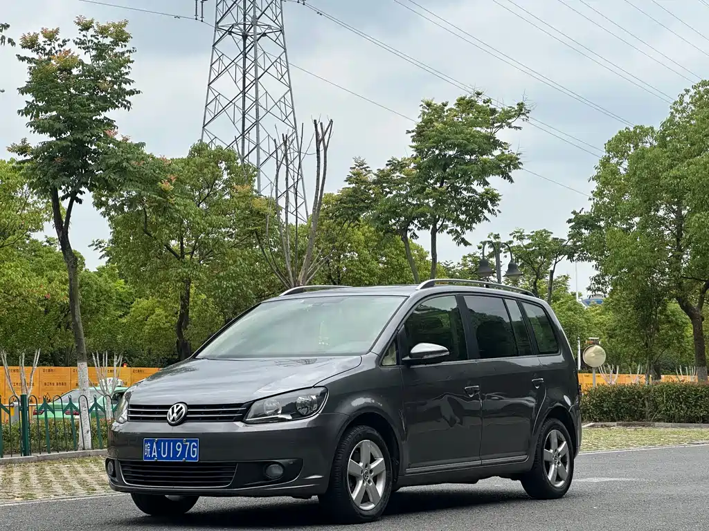 Volkswagen Touran 2013 1.4T DSG Brilliant Edition 5 seats