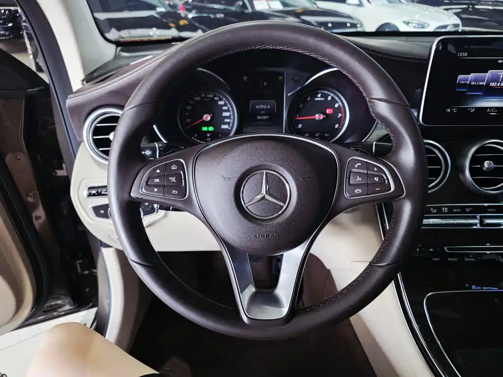 Mercedes-Benz GLC 2016 GLC 260 4MATIC Luxury