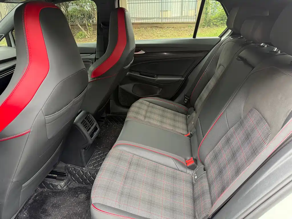 Volkswagen Golf GTI — миниатюра 10
