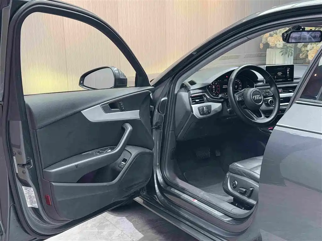 Audi A4L 2019 40 TFSI Fashion V