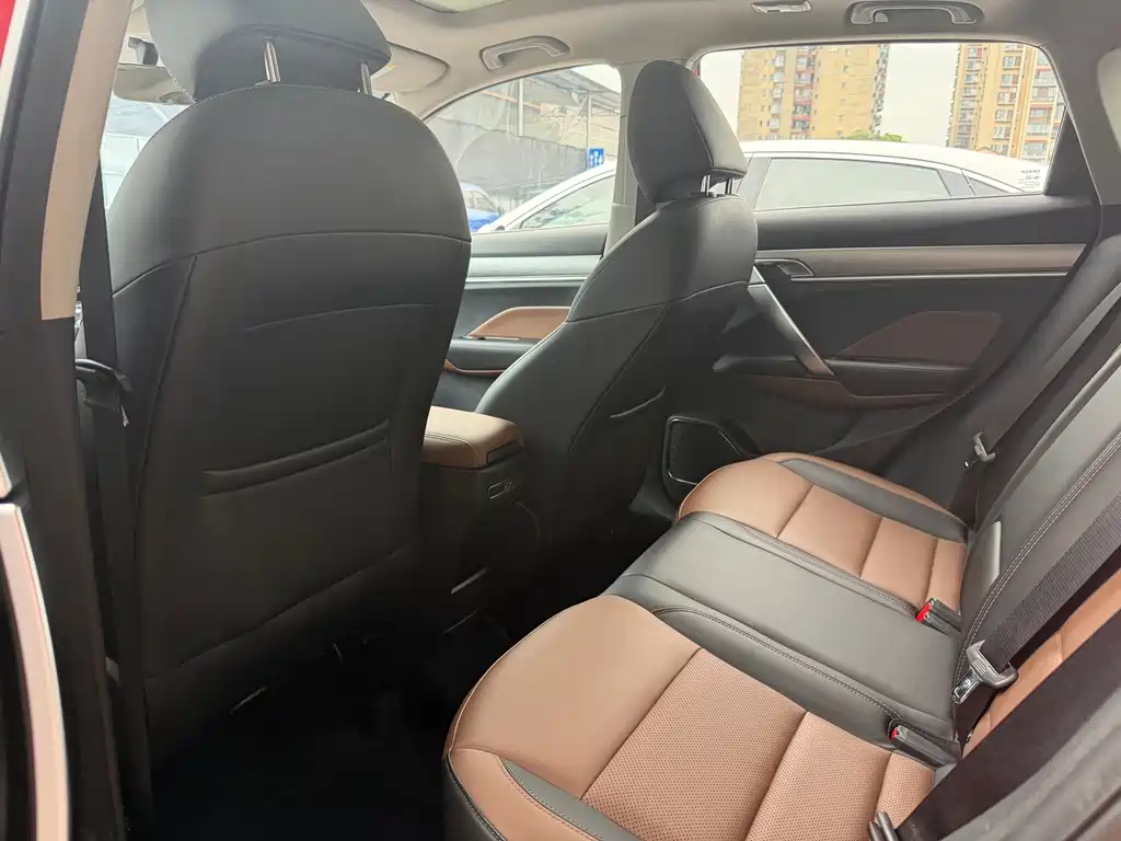 Geely Binyue — миниатюра 10