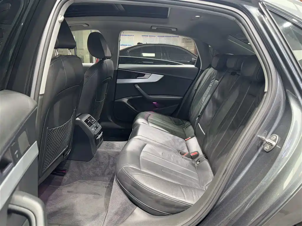 Audi A4L 2019 40 TFSI Fashion V