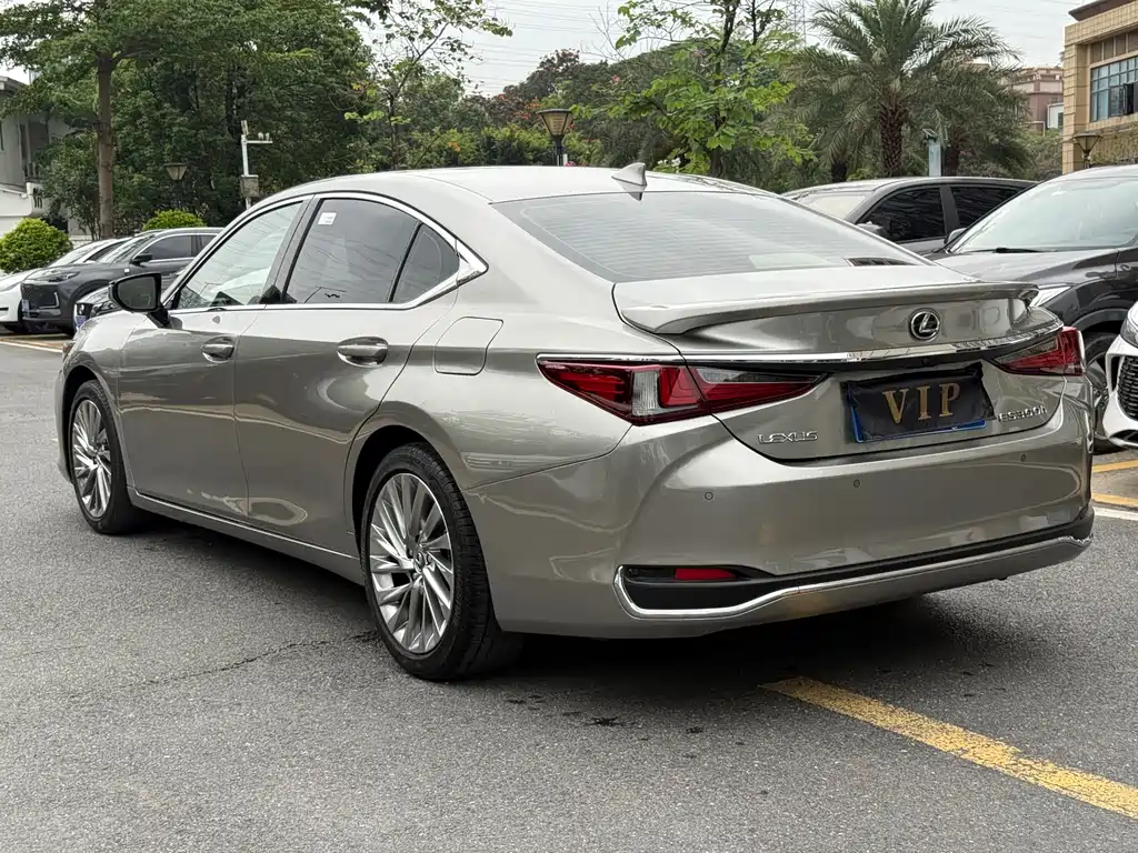 Lexus ES 2022 300h Executive