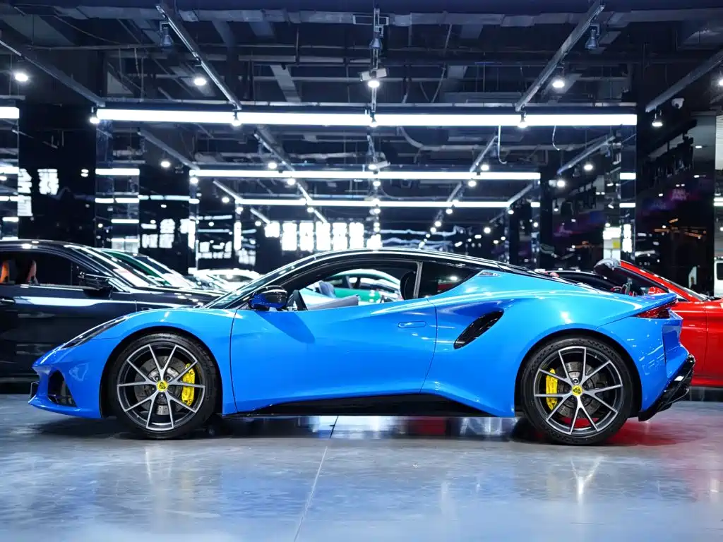 Lotus Emira — миниатюра 18