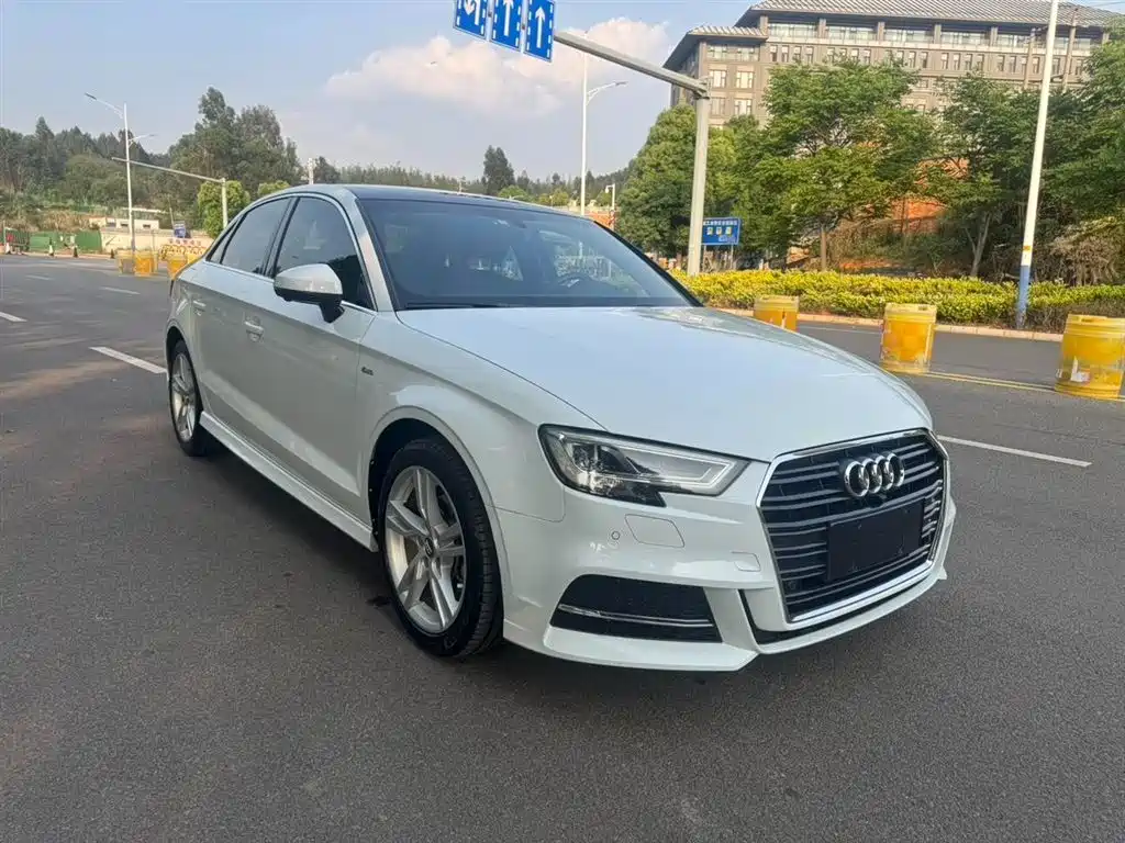 Audi A3 2019 Limousine 35 TFSI Fashion V