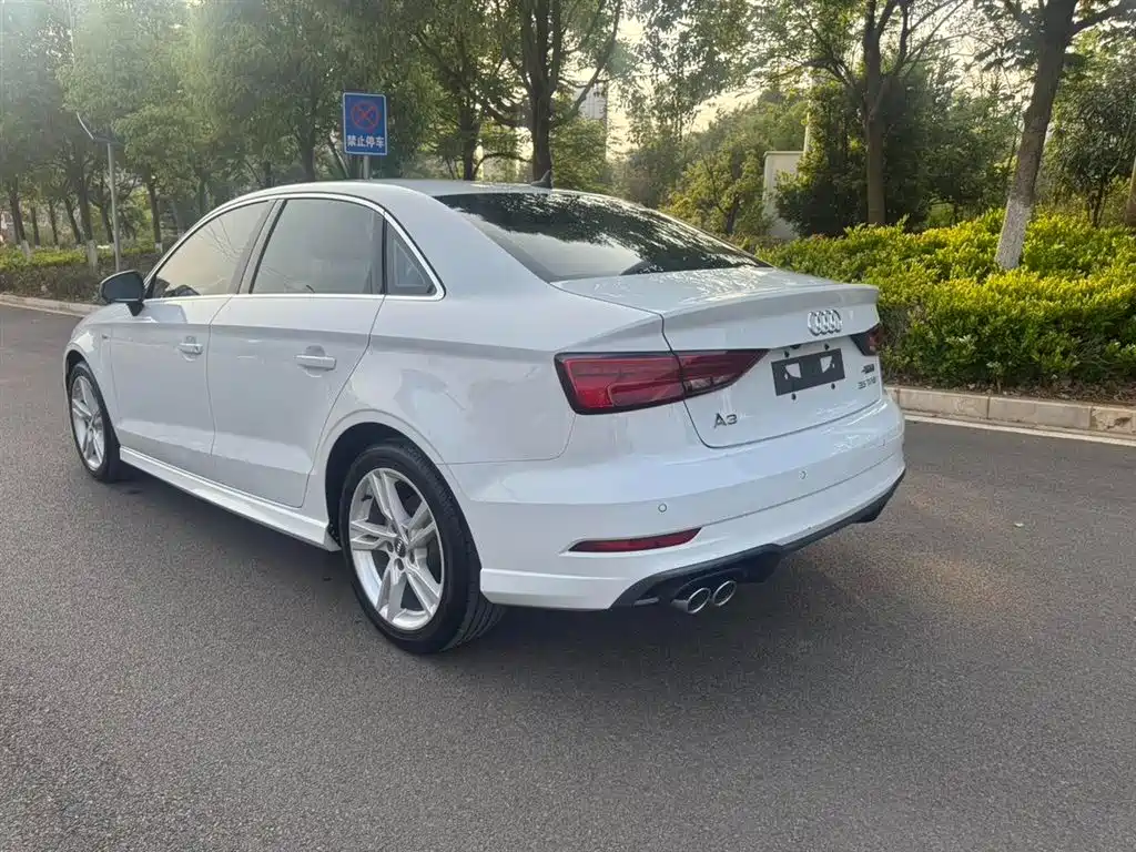 Audi A3 2019 Limousine 35 TFSI Fashion V