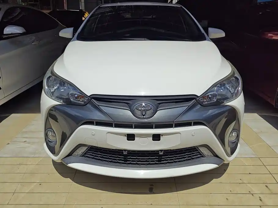 Toyota Yaris L — миниатюра 2