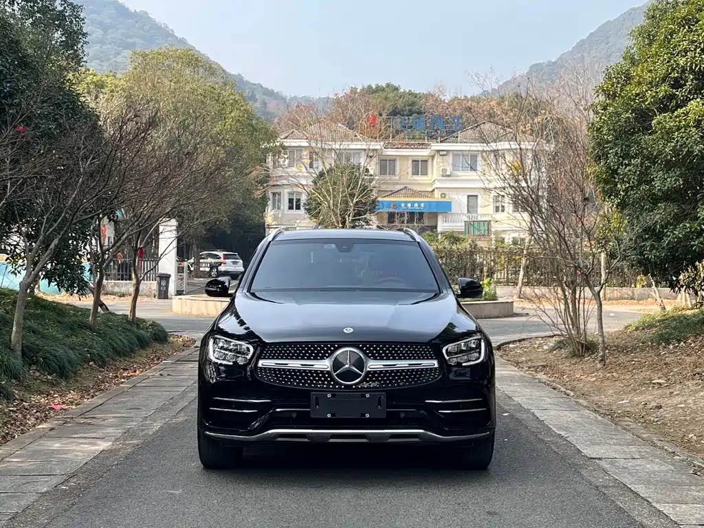MERCEDES-BENZ GLC