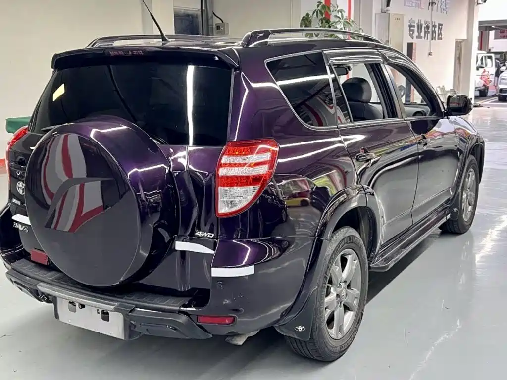 Toyota RAV4 — миниатюра 7