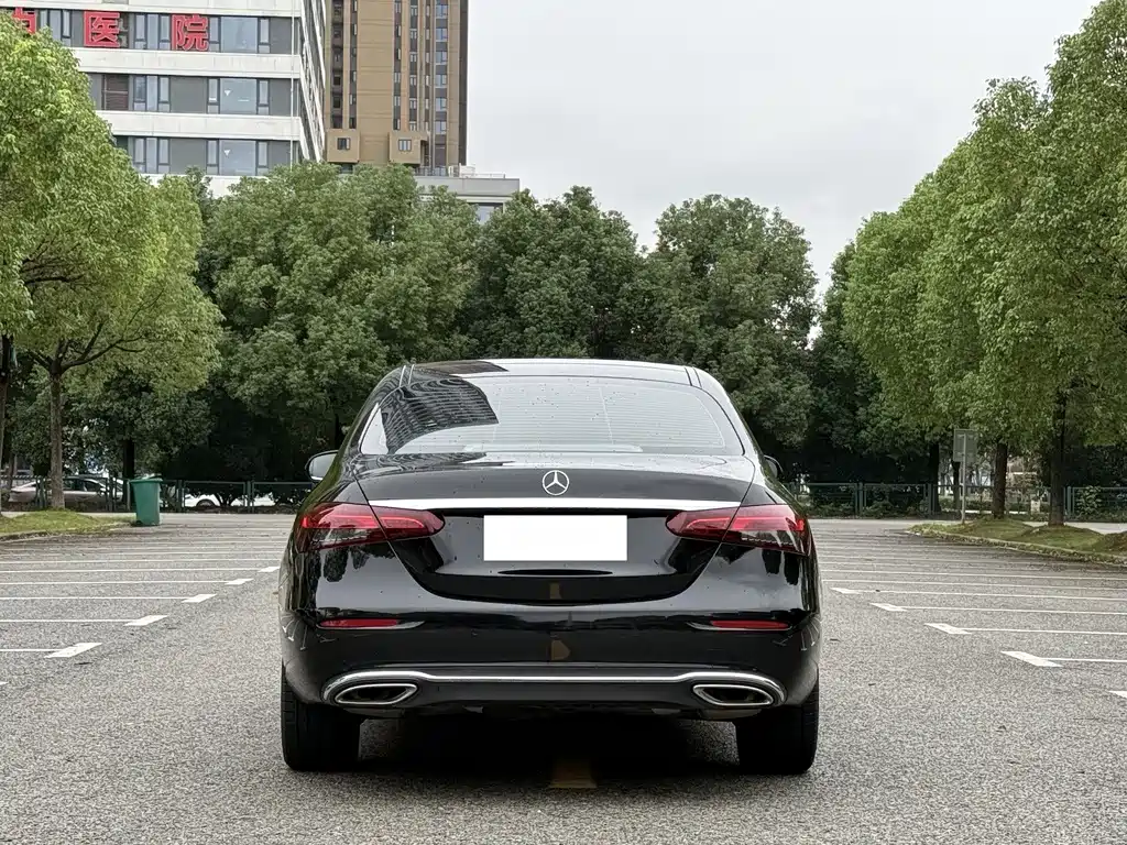 Mercedes-Benz E-Class — миниатюра 5