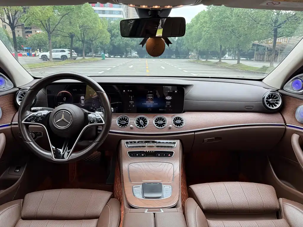 Mercedes-Benz E-Class — миниатюра 12