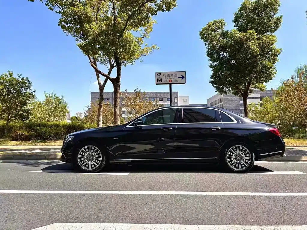 Mercedes-Benz E-Class — миниатюра 3