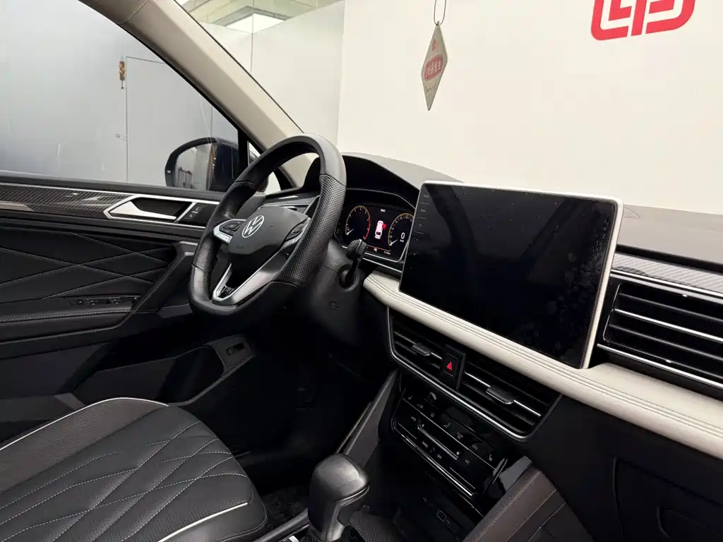 Volkswagen Tiguan L — миниатюра 16