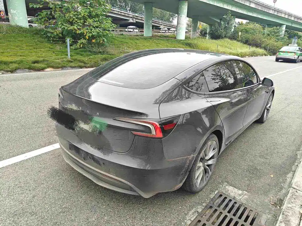 Tesla Model 3 — миниатюра 7