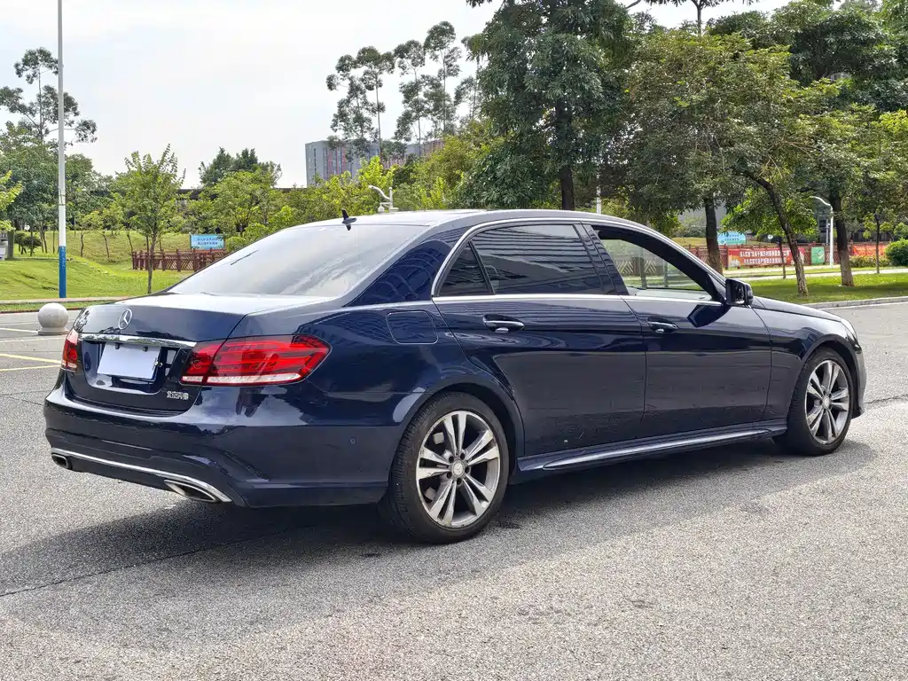 Mercedes-Benz E-Class — миниатюра 16
