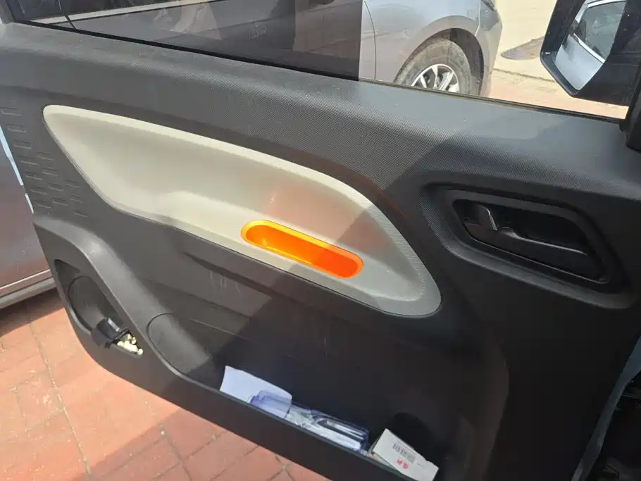 Заказать Wuling MINIEV 2023 года за 668 928 ₽  из Китая