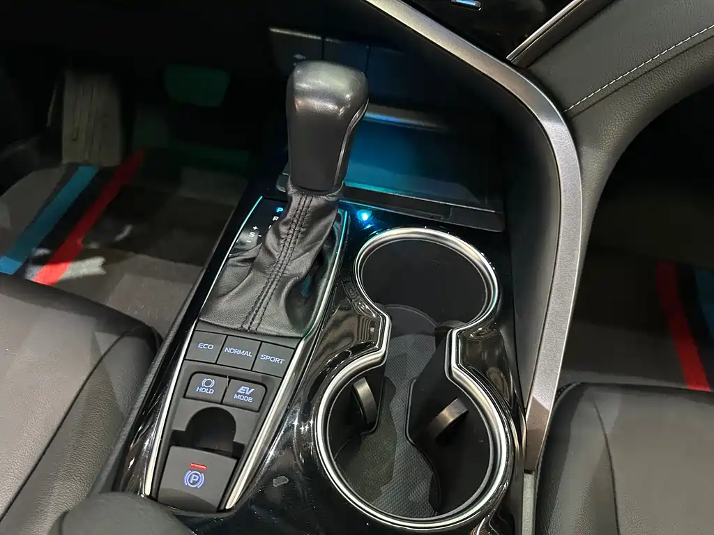 Toyota Camry — миниатюра 9