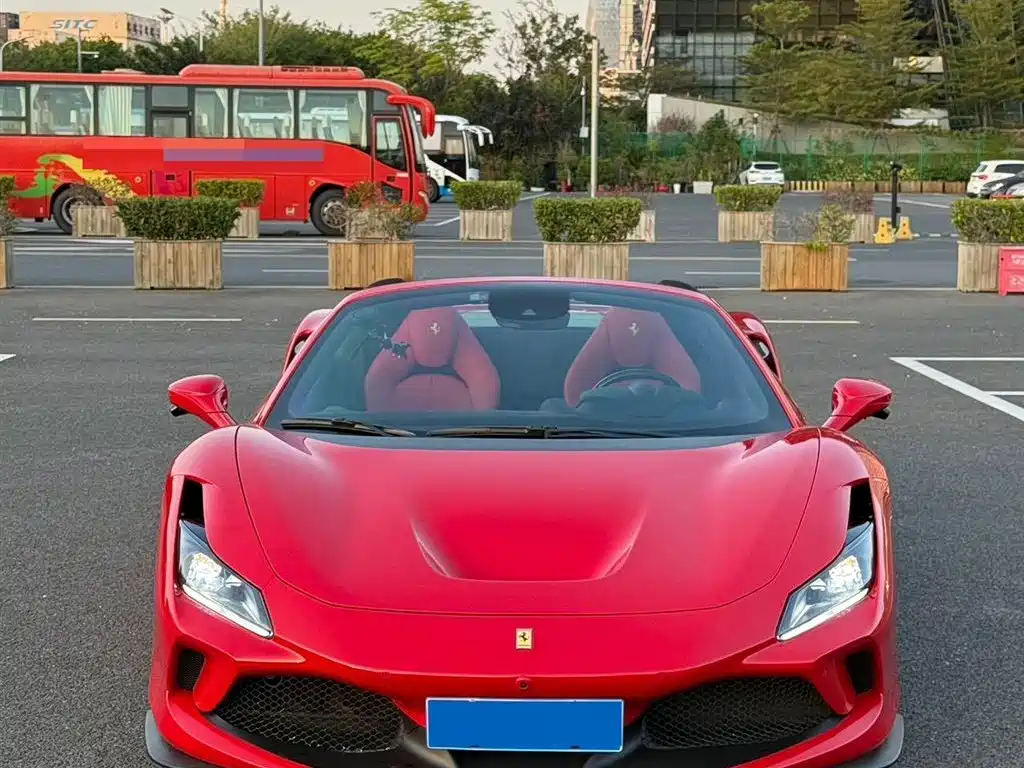 FERRARI F8