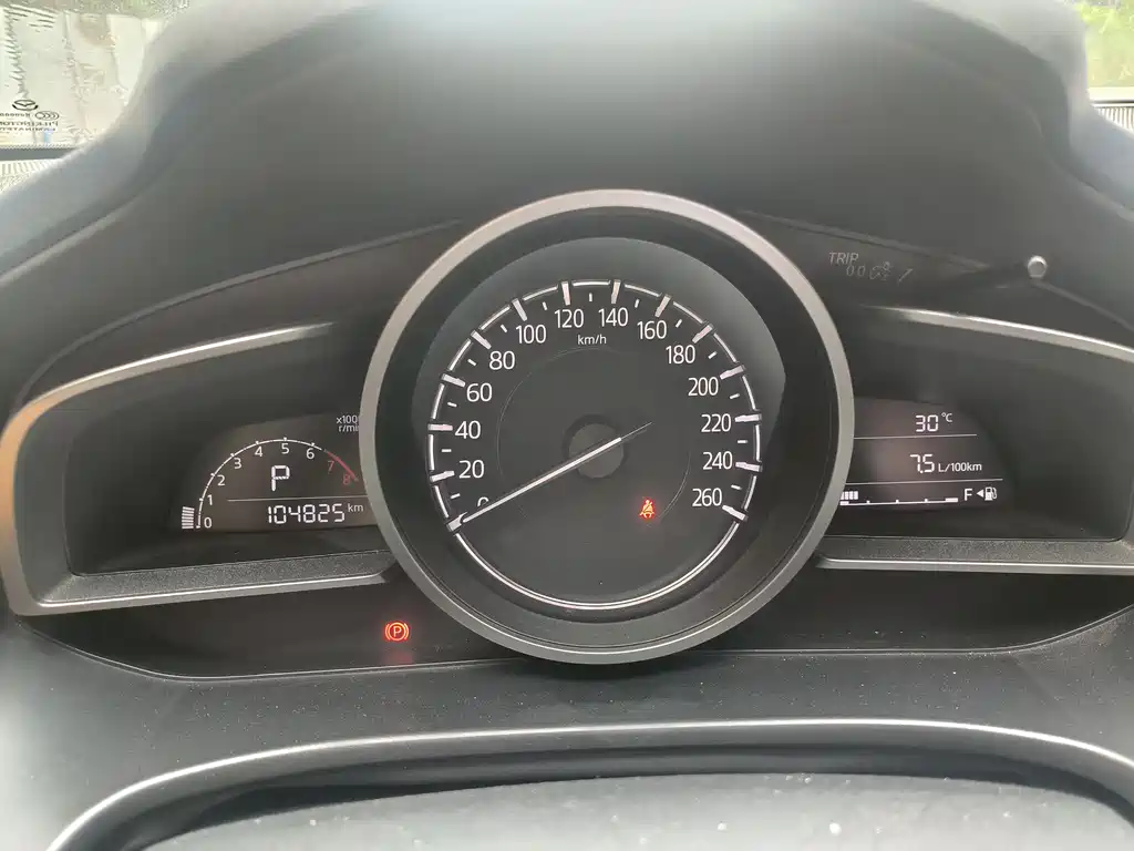 Mazda Mazda3 3 2017 1.5L AT Luxury V
