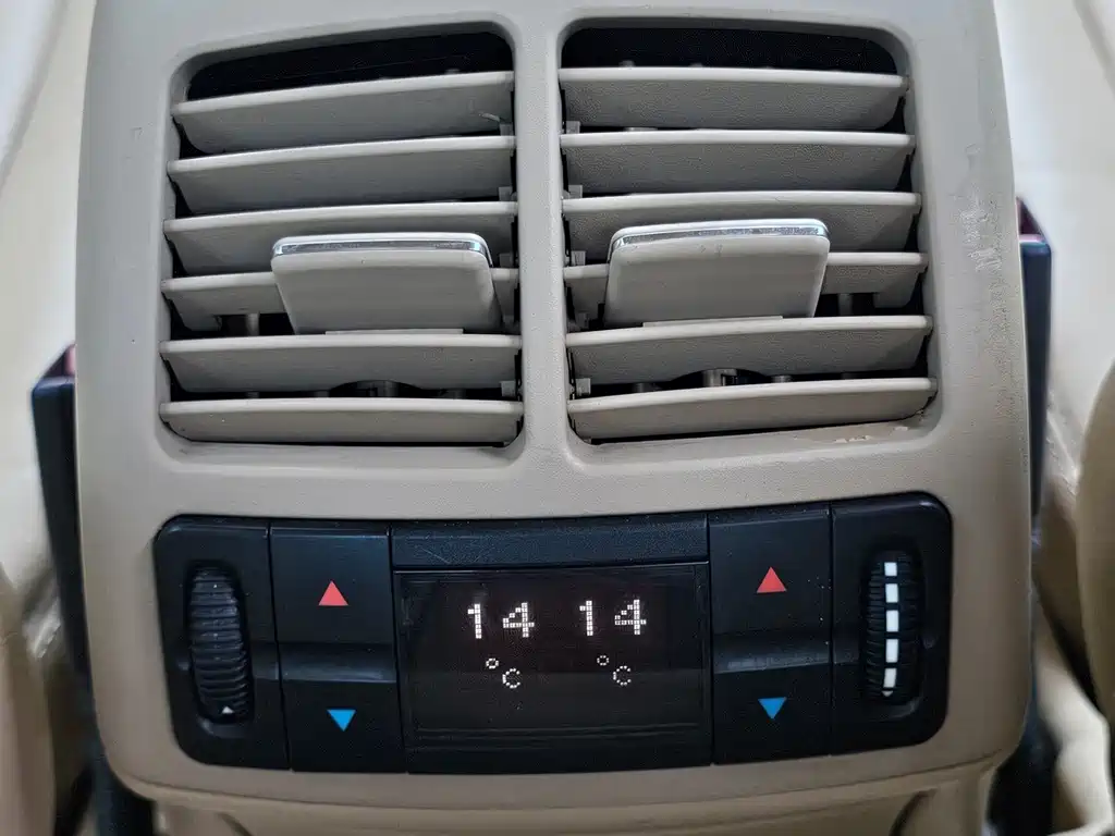 Mercedes-Benz E-Class — миниатюра 7