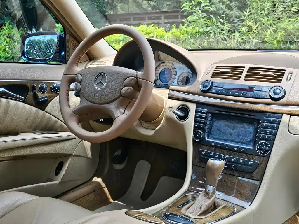 Mercedes-Benz E-Class — миниатюра 5