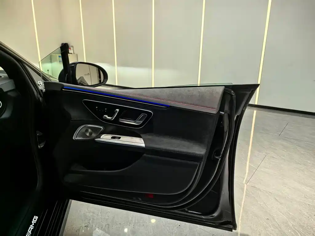 MERCEDES-BENZ EQE AMG