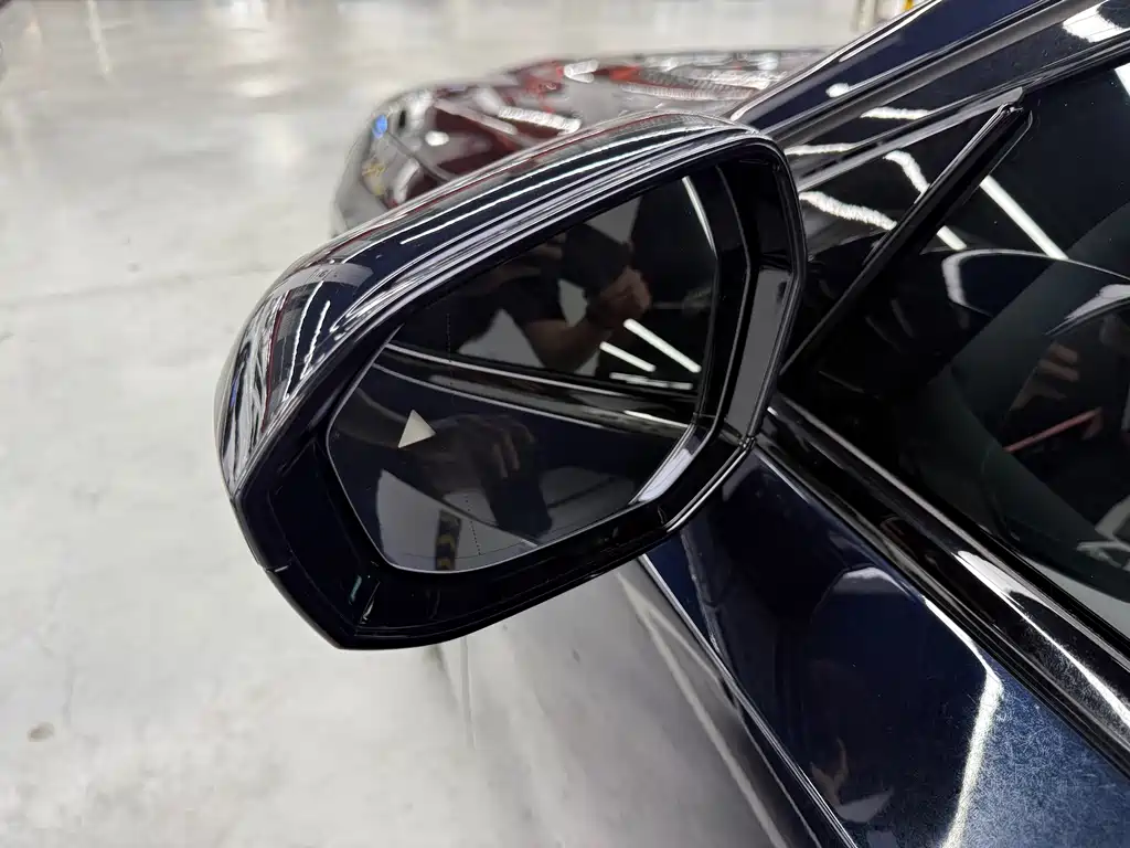 BMW 5 Series — миниатюра 4