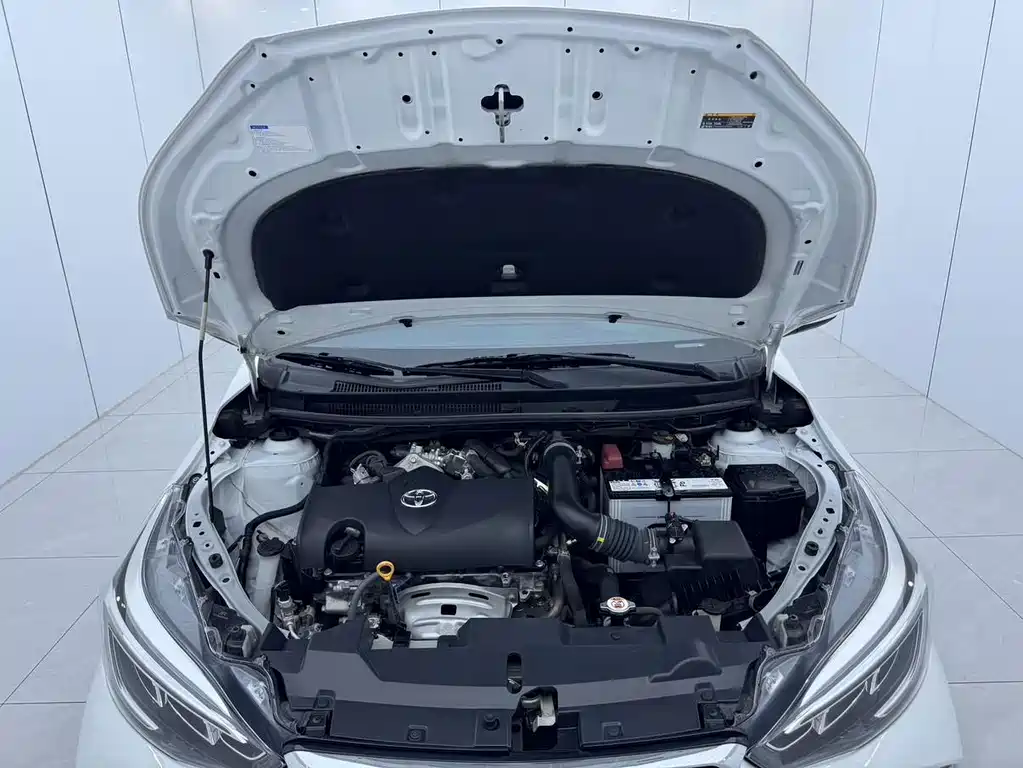 Toyota Yaris L 2022 — фото 11