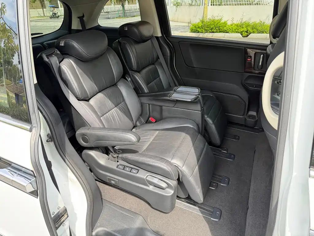 Honda Elysion — миниатюра 10