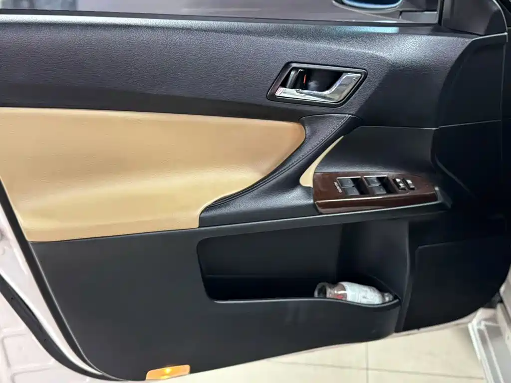 Toyota Reiz — миниатюра 7