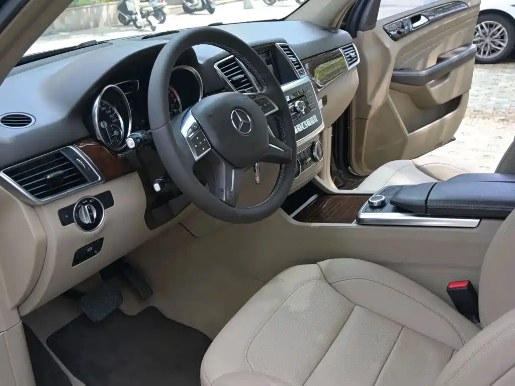 Mercedes-Benz M-Class — миниатюра 7