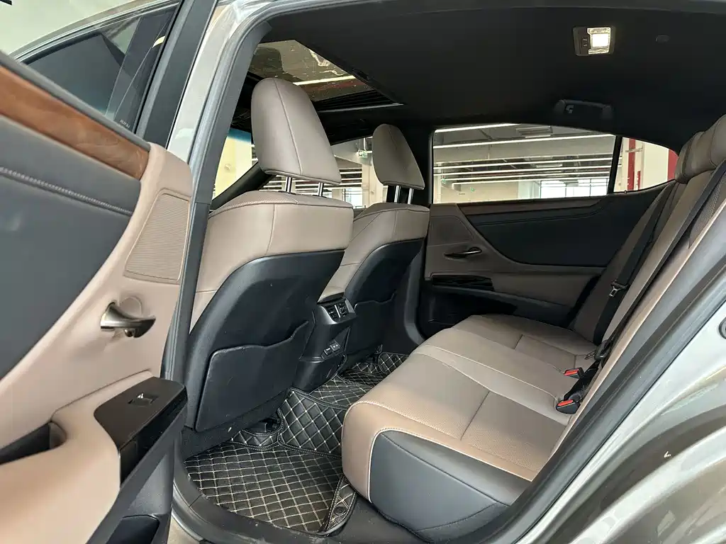 Lexus ES — миниатюра 10