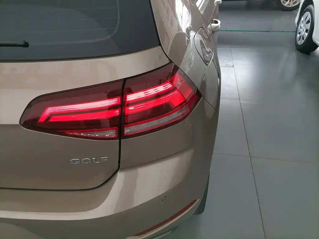 Volkswagen Golf 2019 1.6L AT Comfort V