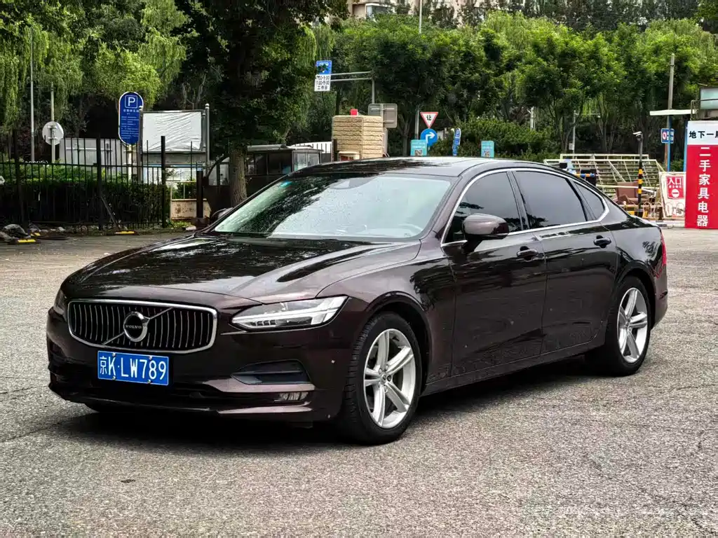 Купить Volvo S90