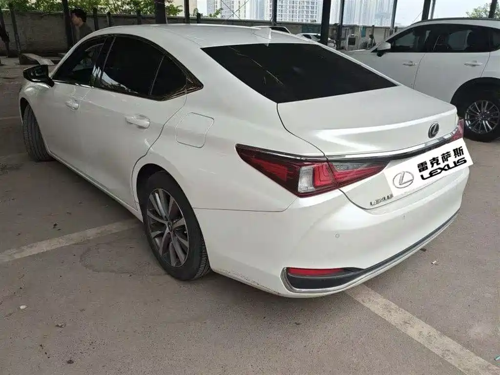Lexus ES 2020 200