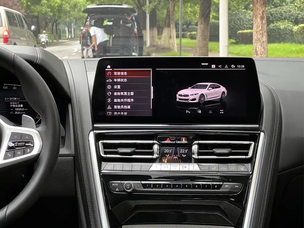 BMW 8 Series — миниатюра 17