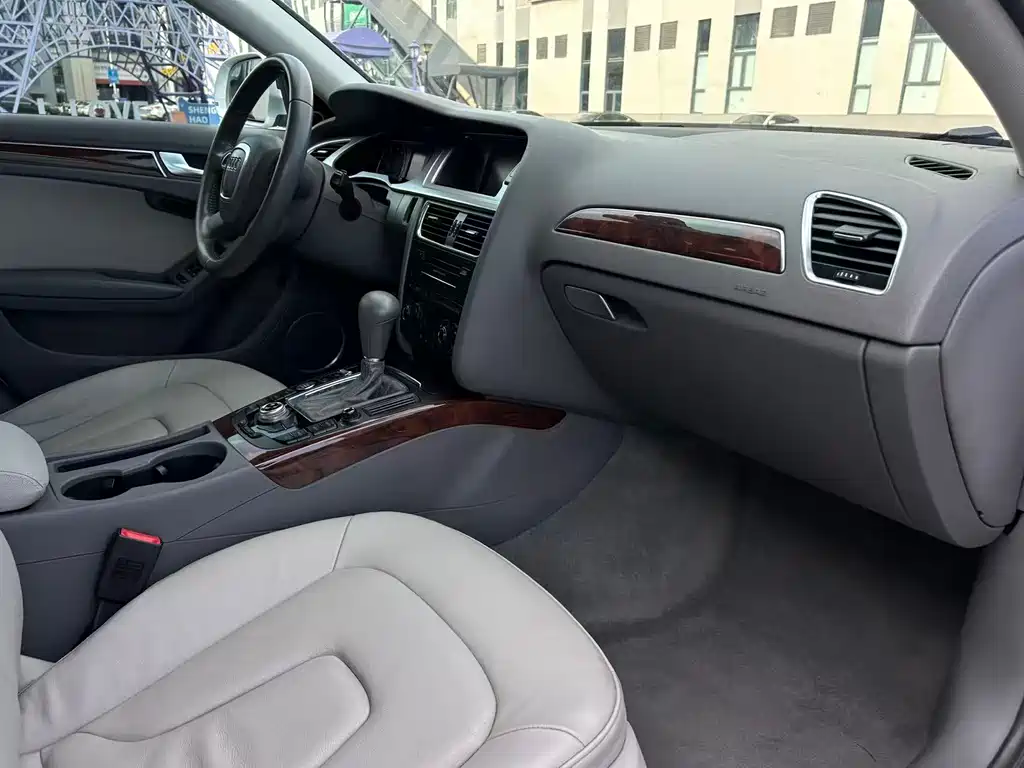 Audi A4L 2011 2.0 TFSI Luxury
