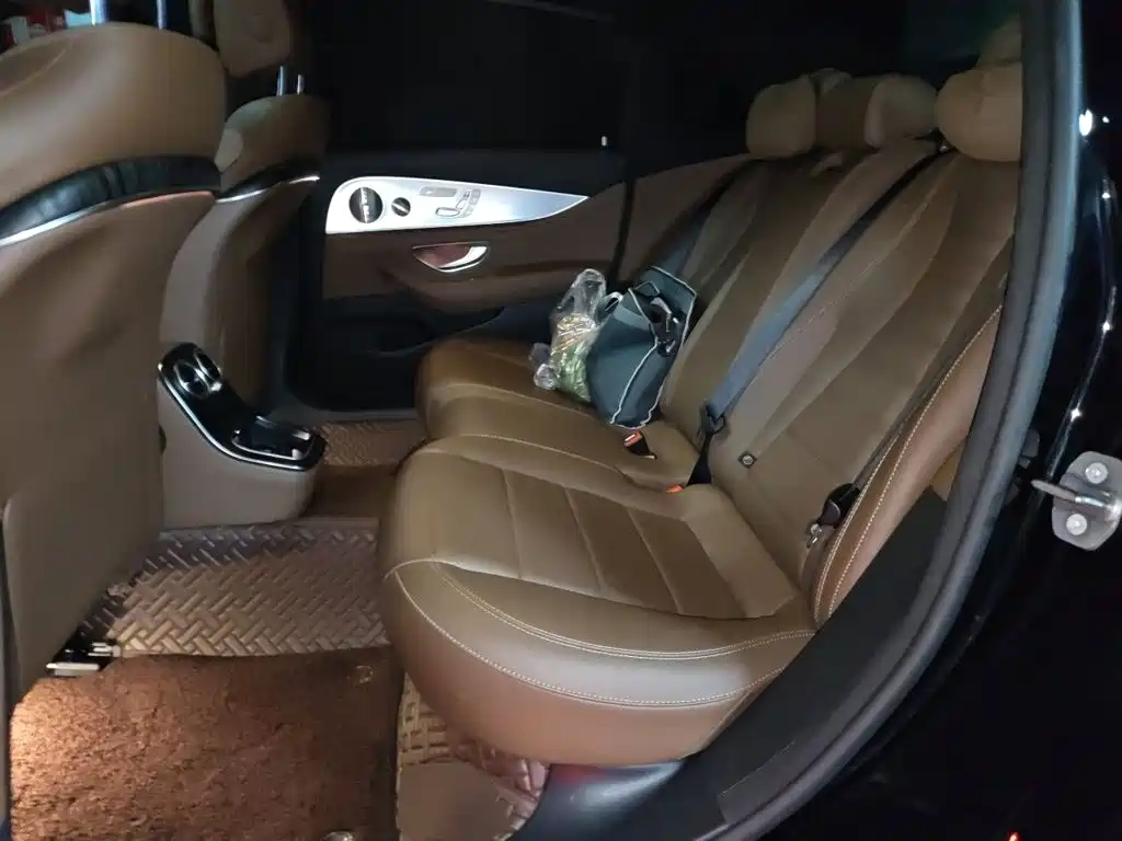 Mercedes-Benz E-Class — миниатюра 15