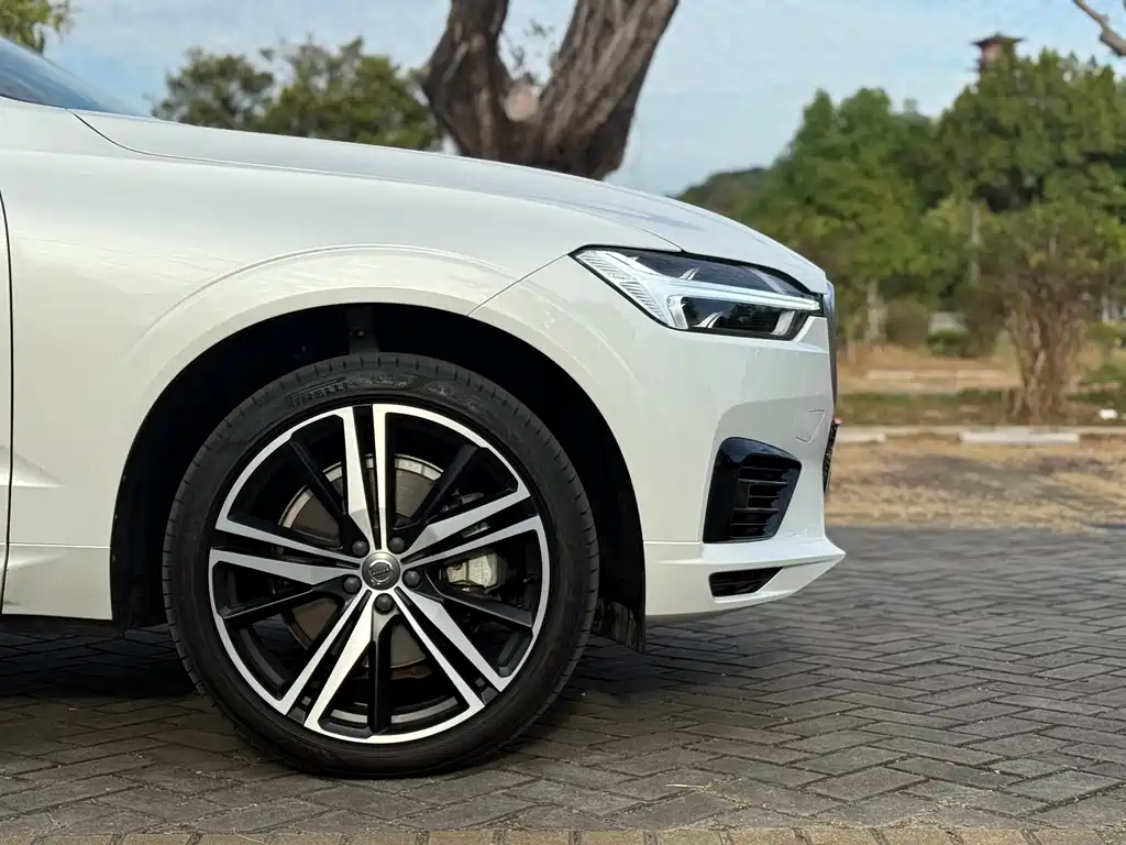 VOLVO XC60 PLUG IN HYBRID