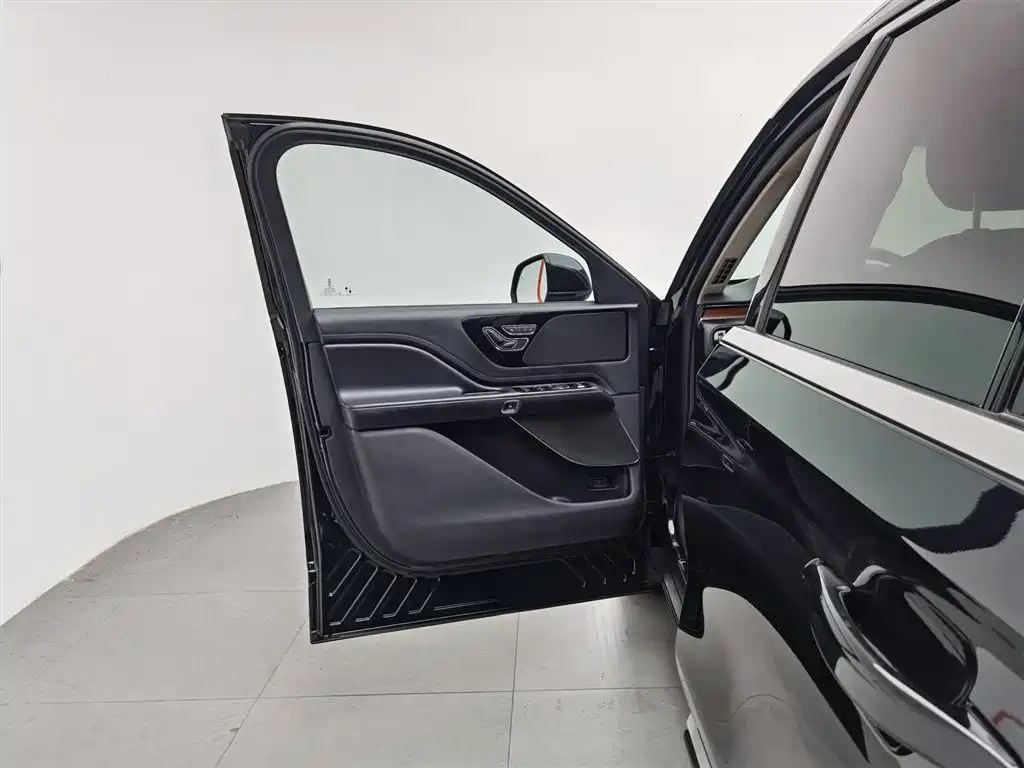 Lincoln Aviator 2023 3.0T V6 Premium мест