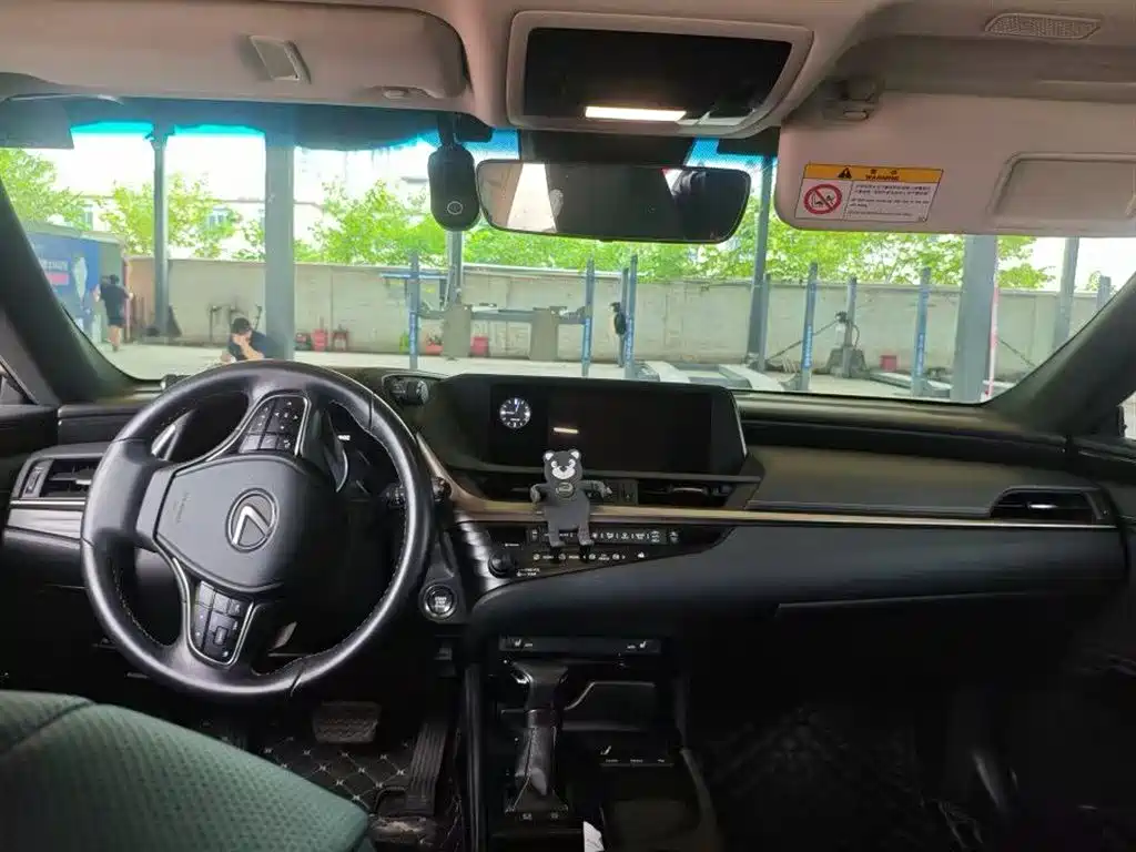 Lexus ES 2020 200