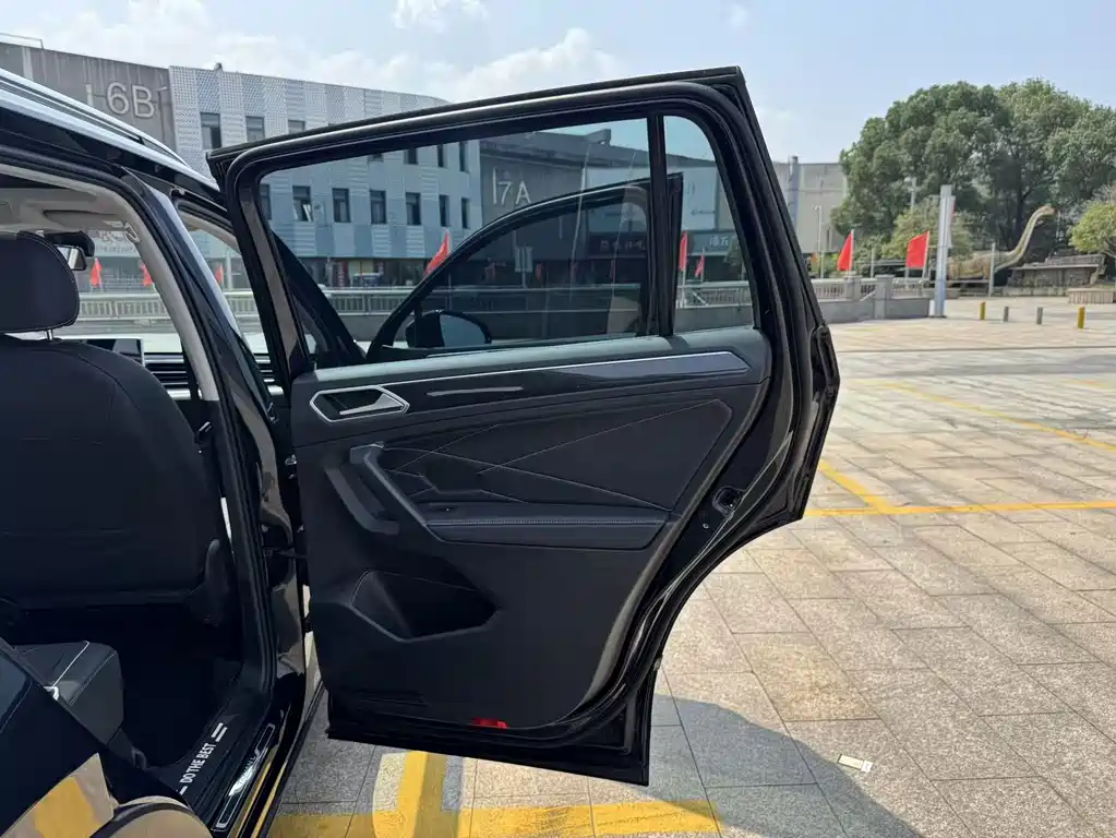 Volkswagen Tiguan L — миниатюра 20