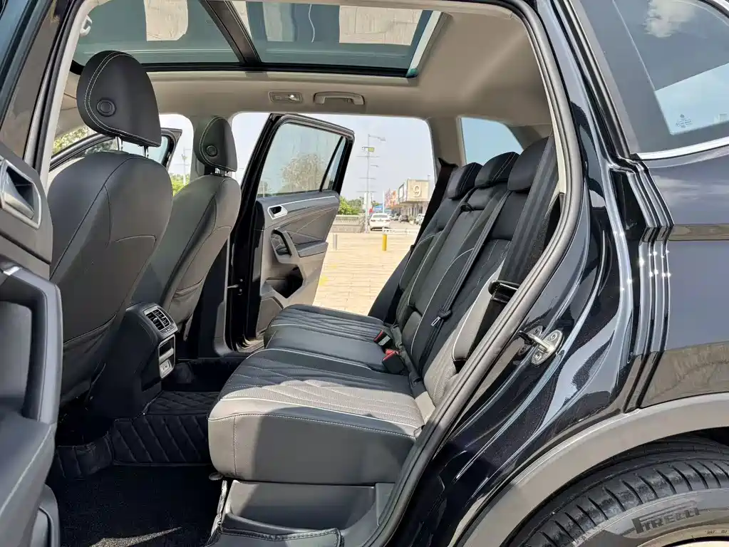 Volkswagen Tiguan L — миниатюра 16