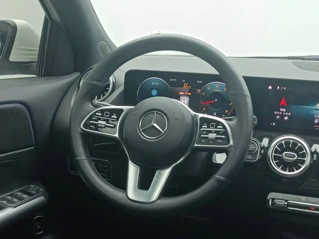 Mercedes-Benz GLA — миниатюра 6