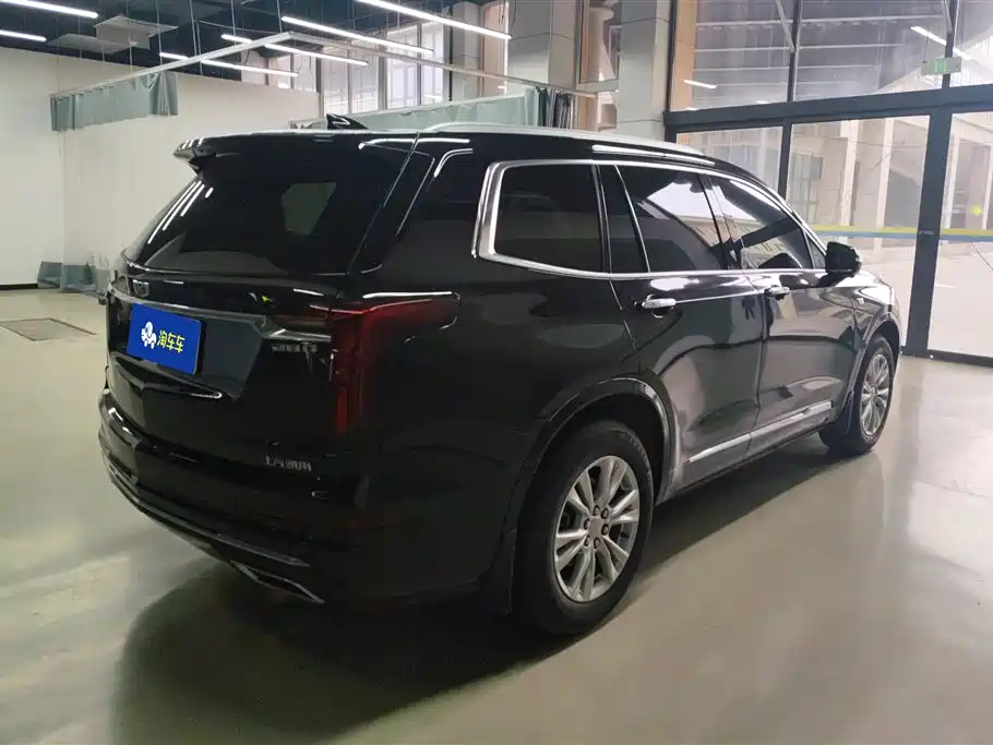 Cadillac XT6 2020 28T мест