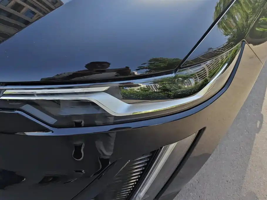 Cadillac XT6 2020 28T мест