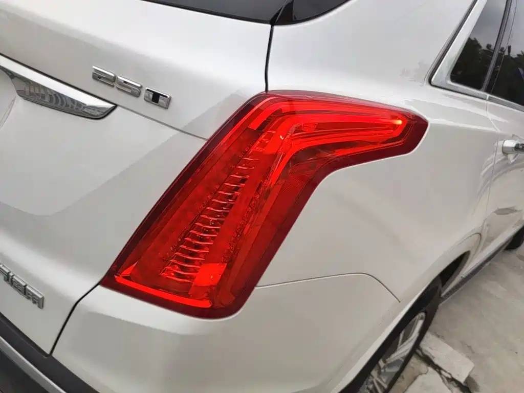 Cadillac XT5 — миниатюра 8