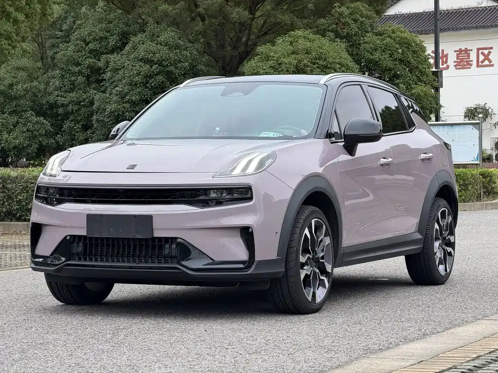 Lynk & Co 06