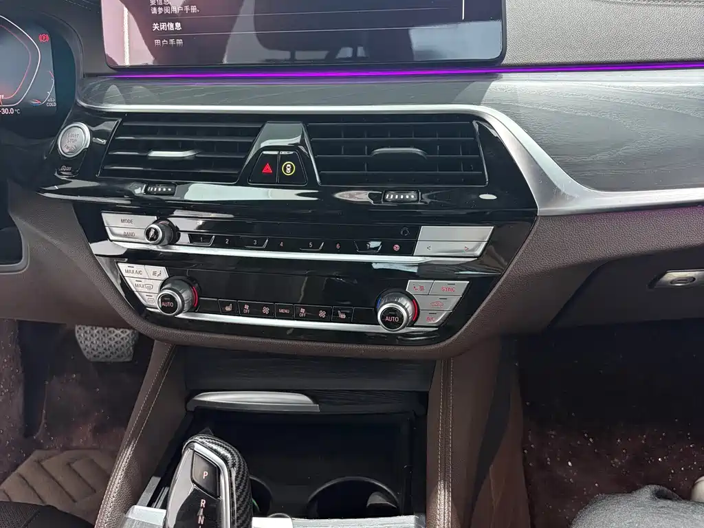 BMW 5 Series — миниатюра 12