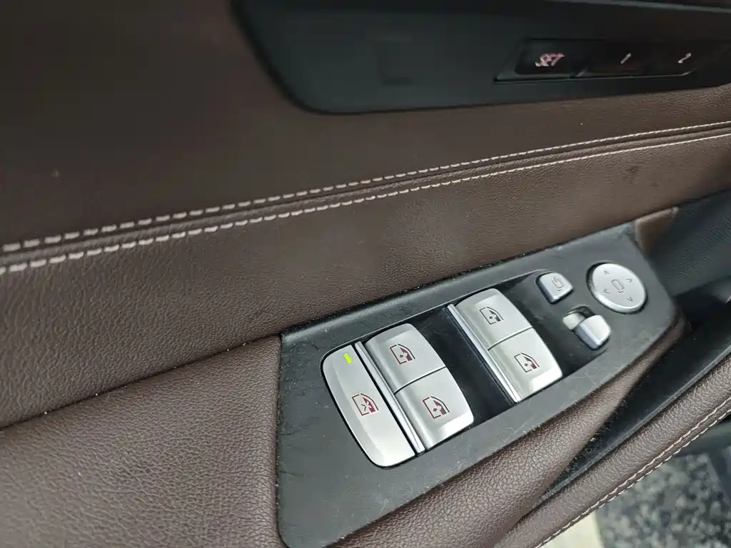 BMW 5 Series — миниатюра 20